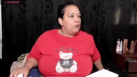 Snapshot of sofie_storm chatting on May 2026 12:35:02 PM Vicky online show from May 2026 12:35:02 PM