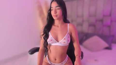  sofie  online show from November 2025 07:28:01 PM