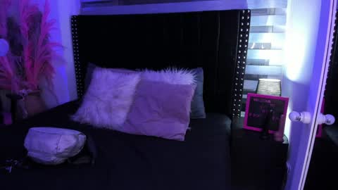 Sofia online show from January 2025 04:05:01 AM