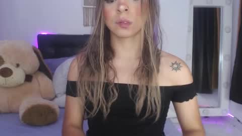 Snapshot of sofiievans_ chatting on February 2025 01:05:01 AM online show from February 2025 01:05:01 AM