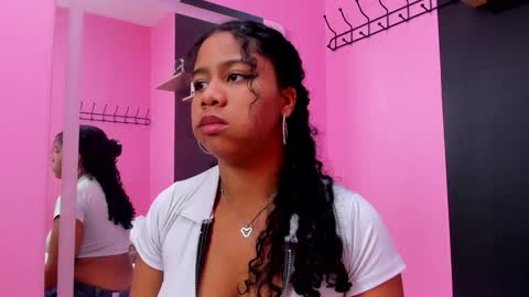 Snapshot of sofiifox chatting on February 2025 05:59:01 PM sofiifox online show from February 2025 05:59:01 PM