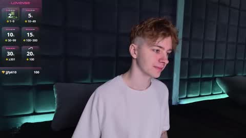 Snapshot of softcrave chatting on December 2025 08:38:01 PM PAUL online show from December 2025 08:38:01 PM