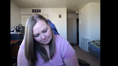 Snapshot of softerpeaches chatting on February 2025 08:28:02 PM Rose online show from February 2025 08:28:02 PM