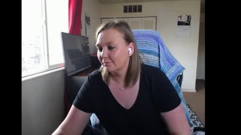 Snapshot of softerpeaches chatting on January 2026 08:45:02 PM Rose online show from January 2026 08:45:02 PM