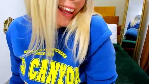 Softpleasurex online show from February 2025 10:18:02 AM