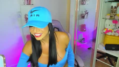 instagram    evalunavelez1. online show from May 2026 05:37:02 AM