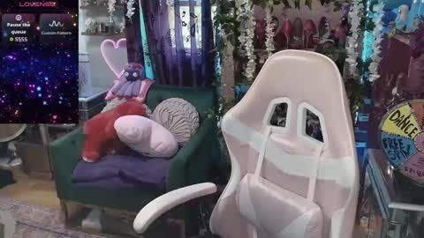 solesticia online show from September 2025 06:13:01 PM