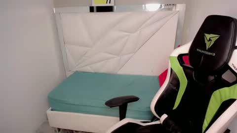 ESTEBAN online show from June 2026 05:08:01 AM