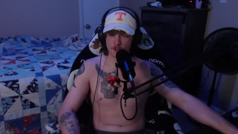 Snapshot of somethinqfunny chatting on December 2024 04:45:01 AM Lover Boi online show from December 2024 04:45:01 AM