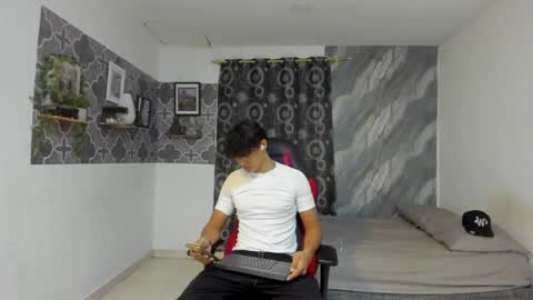 son_hades online show from April 2026 03:39:01 AM