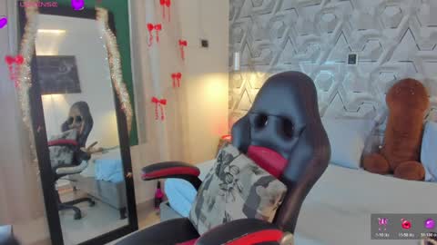 sophie online show from May 2026 03:33:01 AM