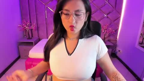 sophi_hardd online show from June 2026 05:15:01 PM