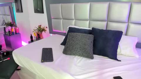 sophi Leone online show from February 2026 12:43:02 PM