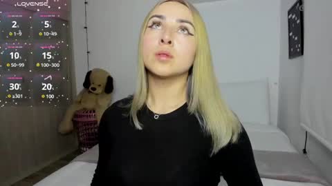 Snapshot of sophi_moreno chatting on December 2024 03:02:02 AM Sofi online show from December 2024 03:02:02 AM