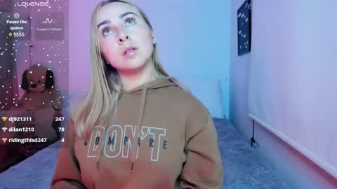 Snapshot of sophi_moreno chatting on January 2025 04:07:02 AM Sofi online show from January 2025 04:07:02 AM