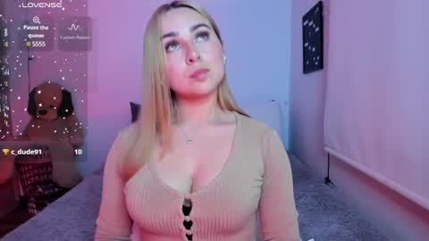 Snapshot of sophi_moreno chatting on January 2025 04:09:01 AM Sofi online show from January 2025 04:09:01 AM