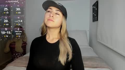 Snapshot of sophi_moreno chatting on September 2025 02:38:02 AM Sofi online show from September 2025 02:38:02 AM