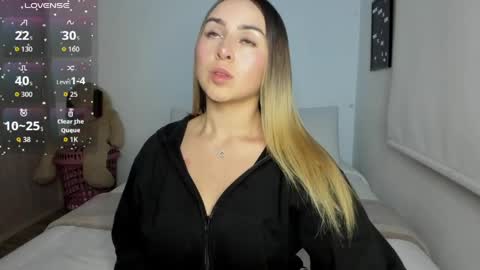 Snapshot of sophi_moreno chatting on April 2026 01:29:02 AM Sofi online show from April 2026 01:29:02 AM