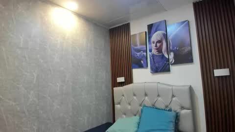 Sophi Thaylorr online show from October 2025 12:48:02 PM