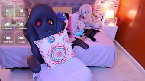 Sofia online show from November 2025 04:55:01 PM