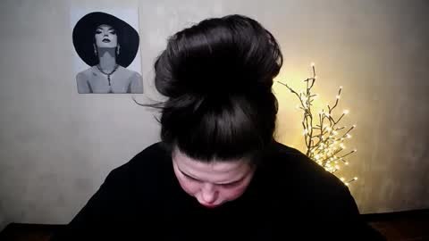 sophia__olsen online show from October 2025 05:37:01 AM