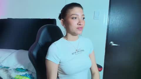Sophia online show from October 2025 03:01:02 AM