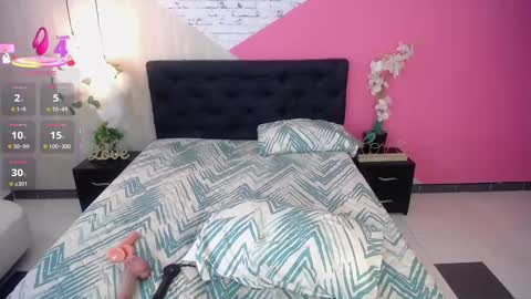 sophia_brunette21 online show from September 2025 11:43:02 AM