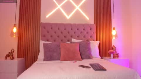 sophia_turneer online show from September 2025 02:00:02 AM