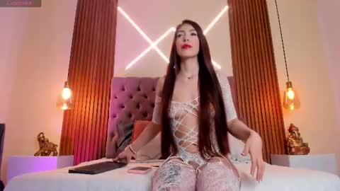 sophia_turneer online show from June 2026 03:00:01 AM