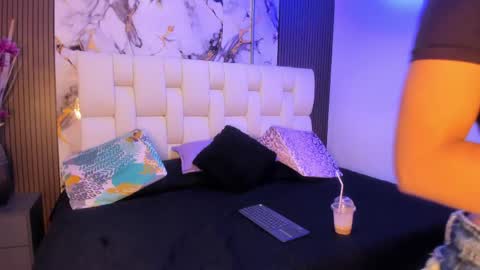 sophiaa10 online show from May 2026 07:11:02 PM