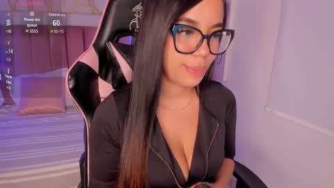 Sophie Hill  online show from September 2025 08:42:01 PM