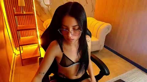 sophiadoll_tf online show from November 2025 01:22:02 PM