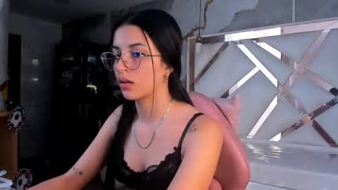 sophiadoll_tf online show from June 2026 12:49:01 PM