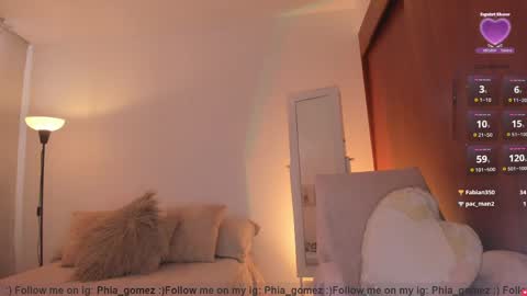 Snapshot of sophiaparker_ chatting on April 2026 12:29:02 PM online show from April 2026 12:29:02 PM