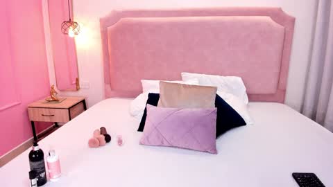 Snapshot of sophiawhite__ chatting on February 2025 01:19:01 PM SOPHIA online show from February 2025 01:19:01 PM