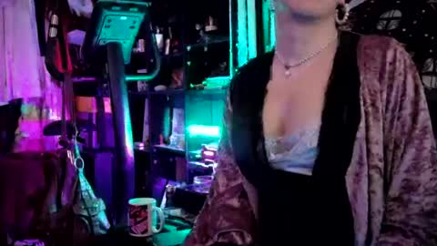 Snapshot of sophie198013 chatting on June 2026 12:44:01 AM Sophie Satin1980 online show from June 2026 12:44:01 AM