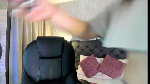 sophie__blare online show from June 2026 07:01:01 PM