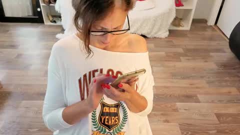 Sophie online show from September 2025 06:57:01 AM