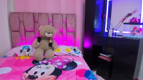 Snapshot of sophie_janner chatting on September 2025 05:43:02 AM SOPHIE JANNER online show from September 2025 05:43:02 AM