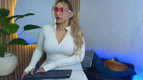  SOPHIE JANNER online show from June 2026 10:11:02 PM
