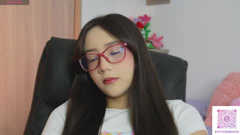 Snapshot of sophie_lii chatting on May 2026 10:04:01 PM Sophie or Sof online show from May 2026 10:04:01 PM