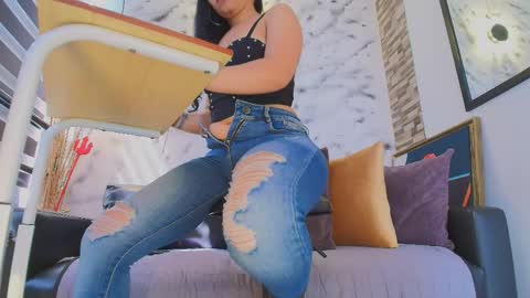 Snapshot of sophie_littles chatting on May 2026 01:38:02 PM Sophie online show from May 2026 01:38:02 PM