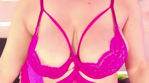 sophie_newton online show from April 2026 05:30:01 PM