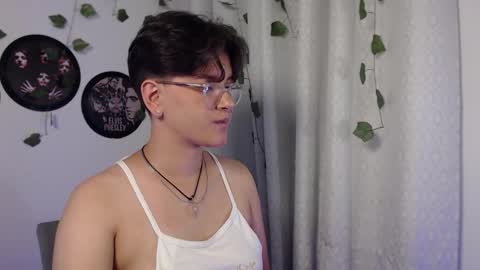 Snapshot of sophie_ross1 chatting on November 2025 01:17:02 AM sophie_ross1 online show from November 2025 01:17:02 AM