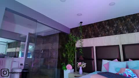 Snapshot of sophie_starx chatting on January 2025 04:38:02 AM Sarah sophia online show from January 2025 04:38:02 AM