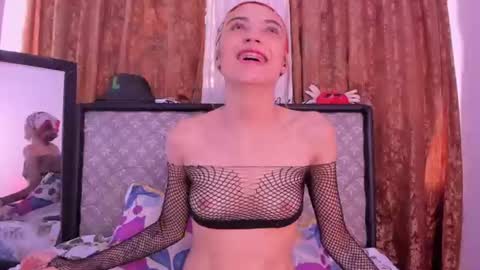Sophie online show from June 2026 06:40:01 PM