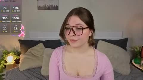 Snapshot of sophieblush chatting on May 2026 05:47:01 AM Sophia online show from May 2026 05:47:01 AM