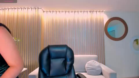 Snapshot of sophielanne chatting on March 2026 04:28:02 AM Sophie online show from March 2026 04:28:02 AM