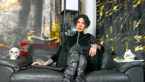 Snapshot of sophiepriestess chatting on December 2024 04:05:01 PM SophiePriestess online show from December 2024 04:05:01 PM