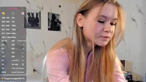 Snapshot of sophierayne_ chatting on February 2026 09:58:01 AM SophieRayne online show from February 2026 09:58:01 AM